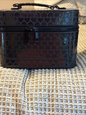 Black Heart-Pattern Men's Travel Case - Glossy Black